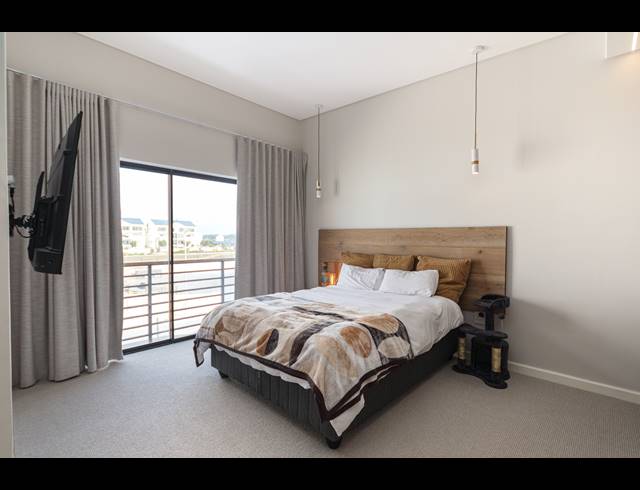 4 BEDROOM FREEHOLD FOR SALE IN SANDOWN